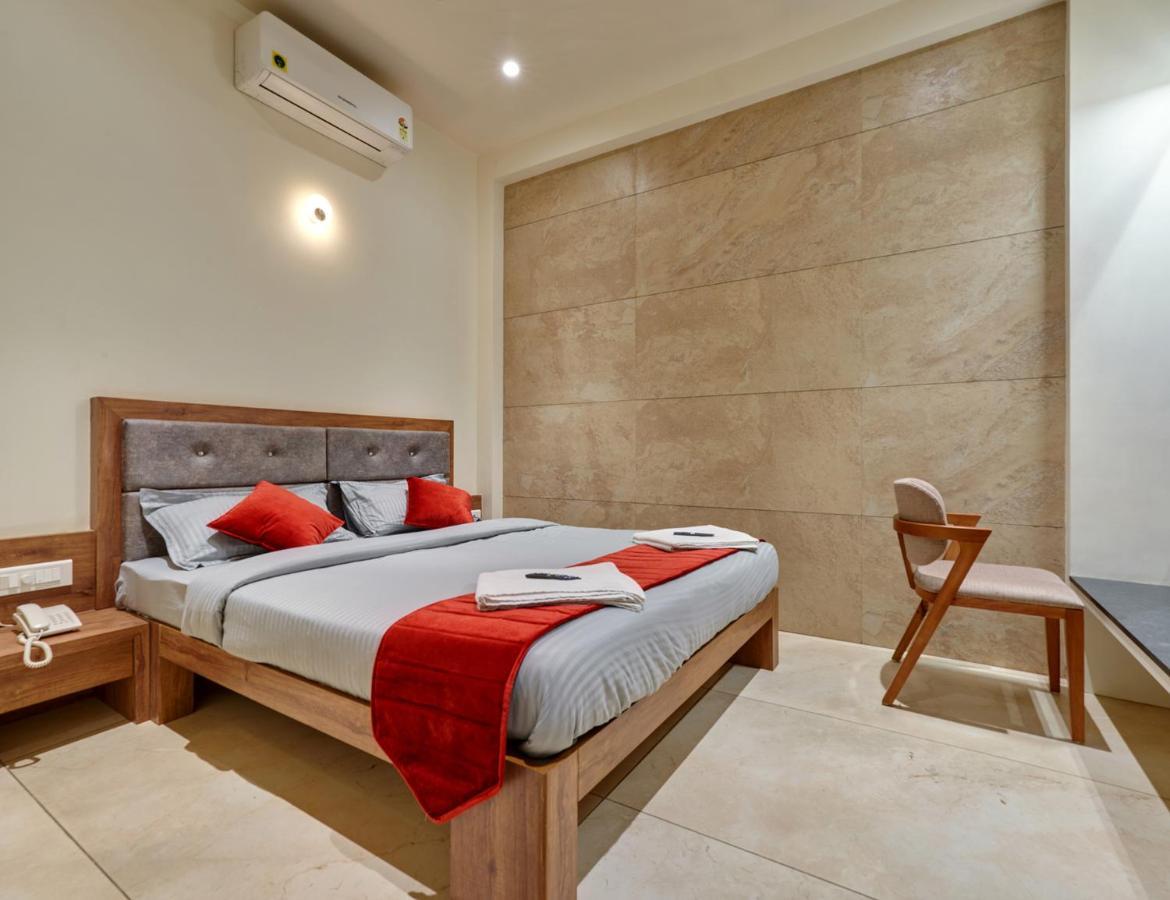 Hotel Swamini Kolhapur Bagian luar foto