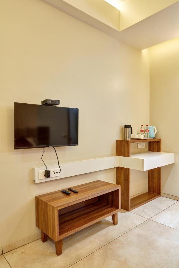 Hotel Swamini Kolhapur Bagian luar foto