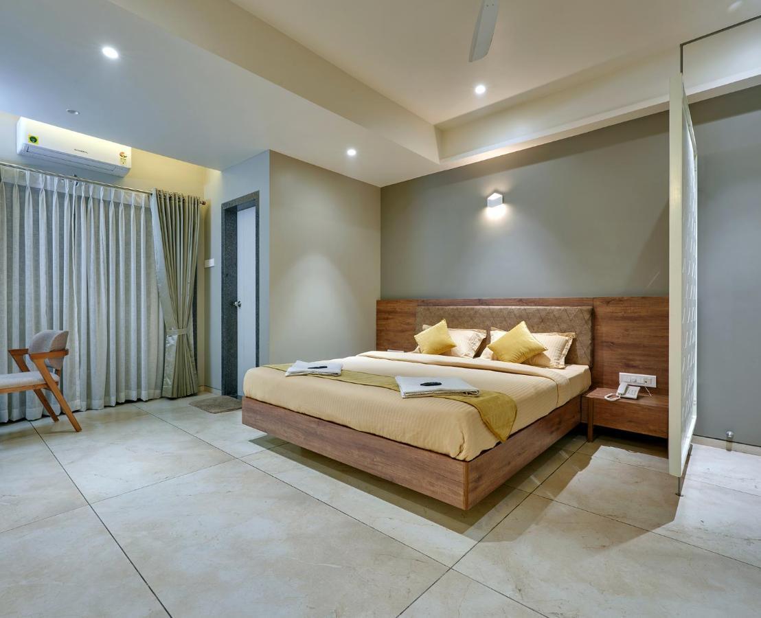 Hotel Swamini Kolhapur Bagian luar foto