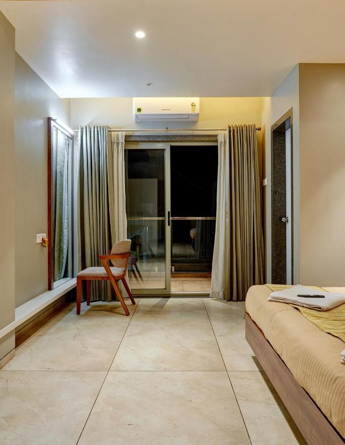 Hotel Swamini Kolhapur Bagian luar foto