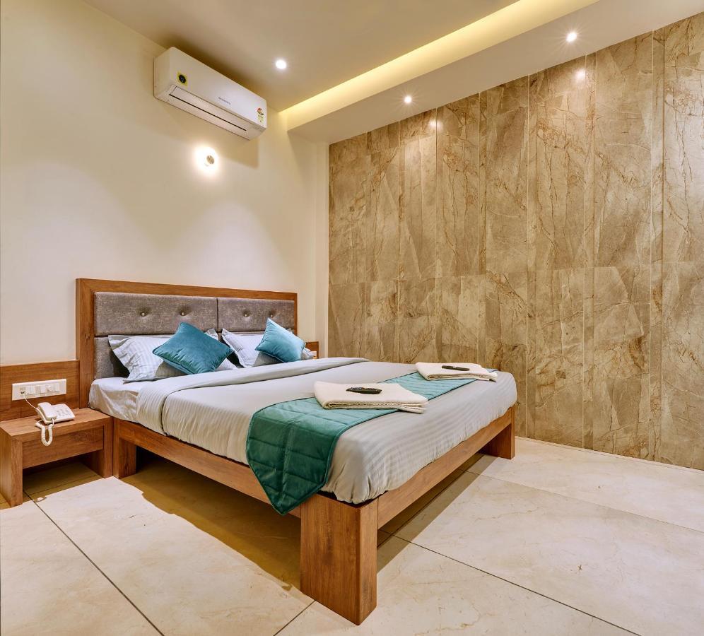 Hotel Swamini Kolhapur Bagian luar foto