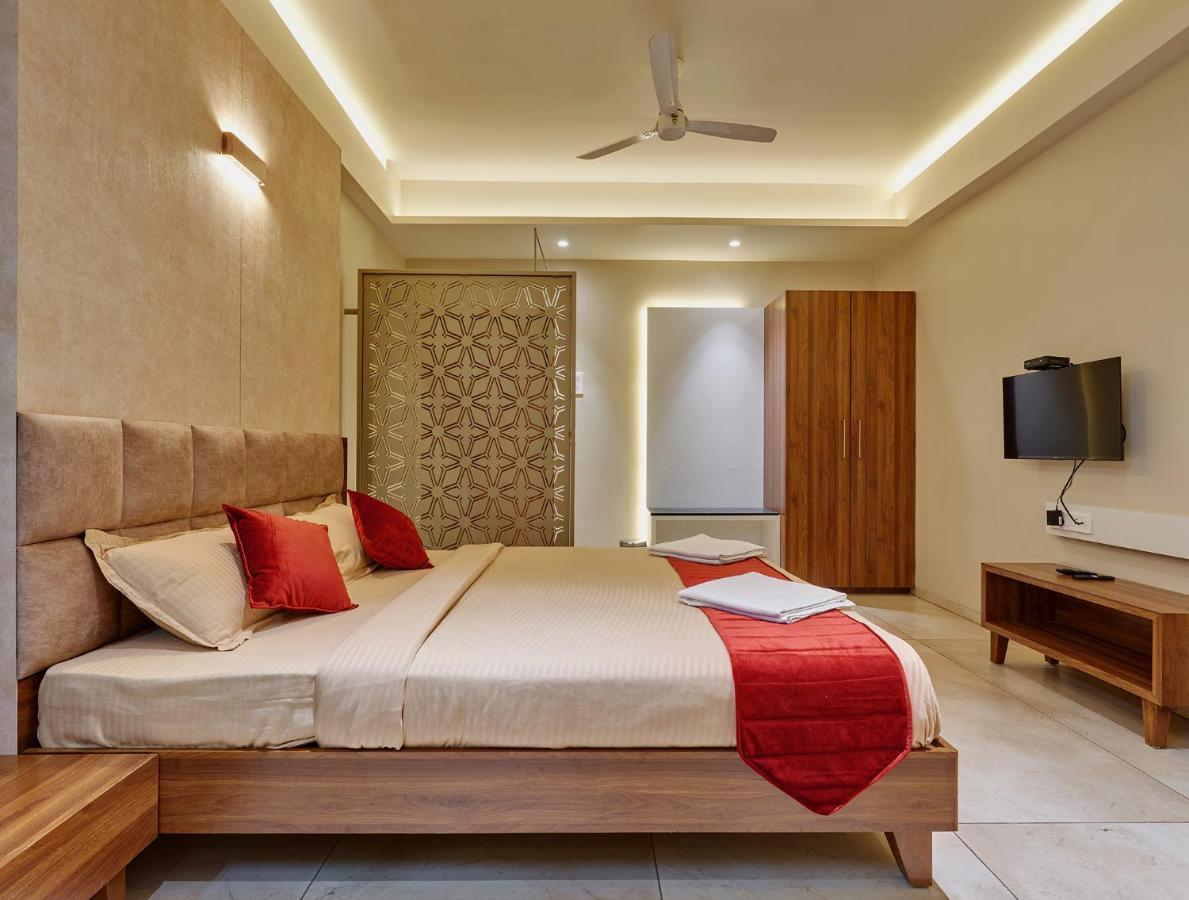 Hotel Swamini Kolhapur Bagian luar foto