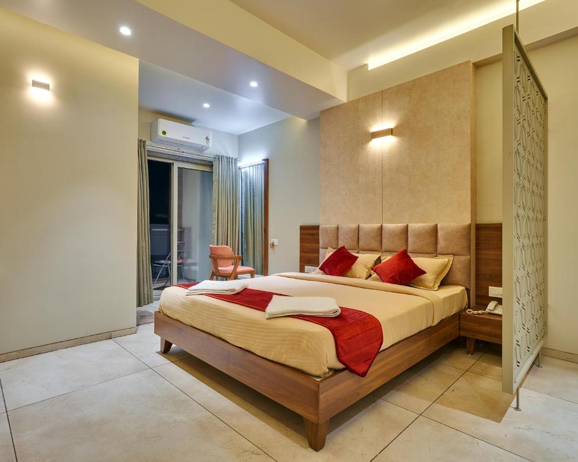 Hotel Swamini Kolhapur Bagian luar foto